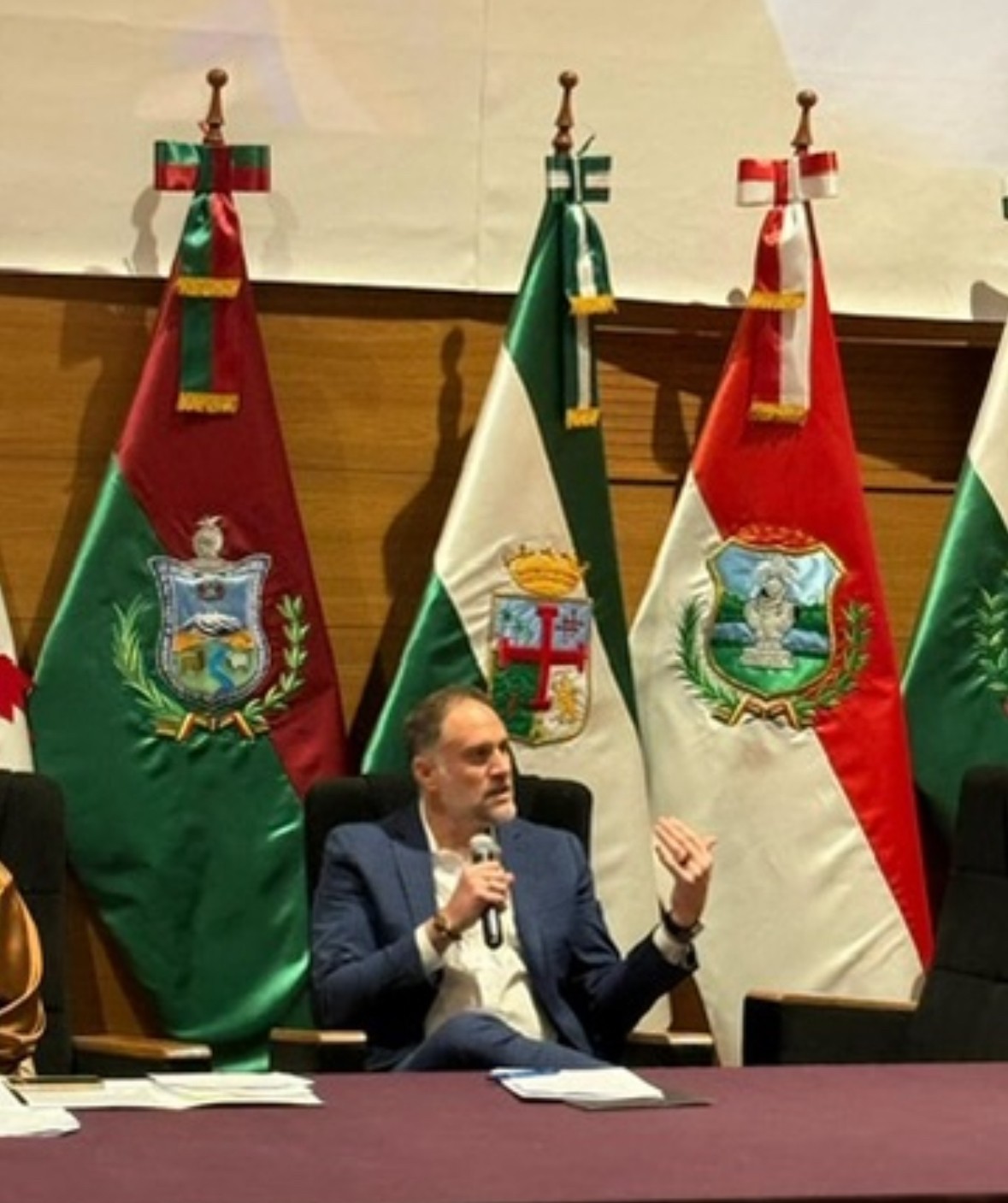 John Wingate addressing the Bolivian Congress